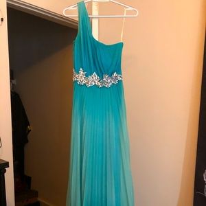 Like new prom dress, perfect for formal events!!